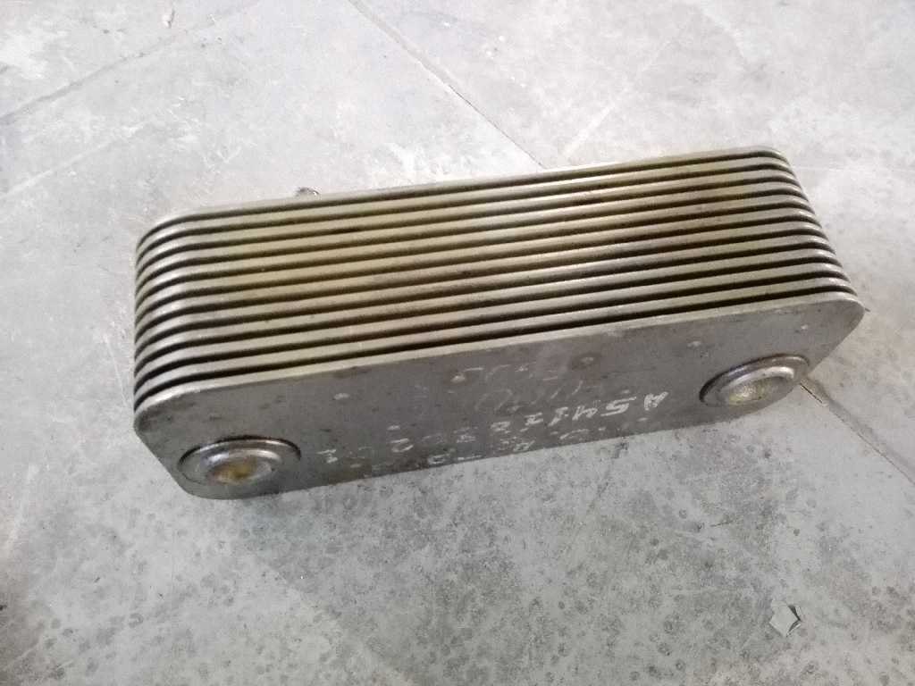 теплообменник двигателя масляный OM501 б/у - 1
